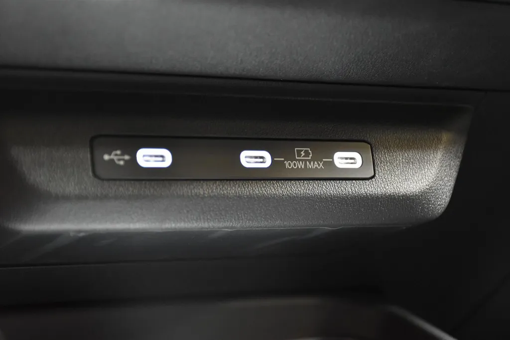 Kia Seltos Kia Seltos X-Line Demo Edition 1.6 T-GDi DCT7 180PK Direct leverbaar!