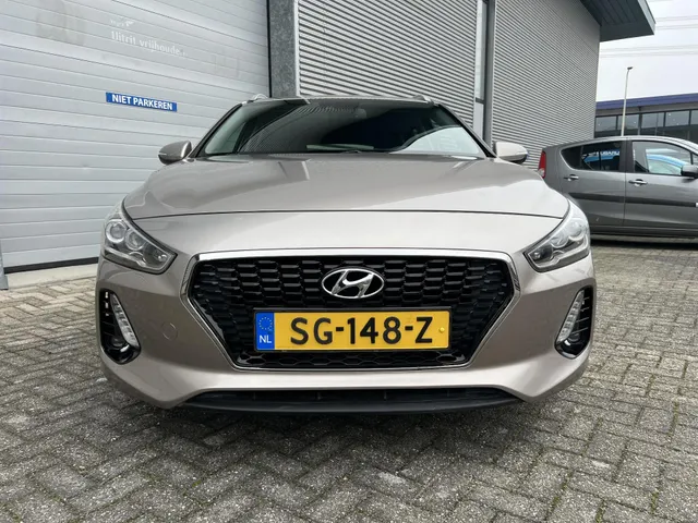Hyundai i30 Wagon 1.4 T-GDI Premium | Apple Carplay & Android Auto | Climate Control | Lichtmetalen Velgen | Cruise Control