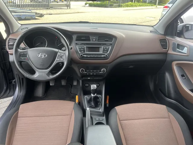 Hyundai i20 1.2 HP i-Motion Comfort Climate Cotrol | Trekhaak| Rijklaarprijs