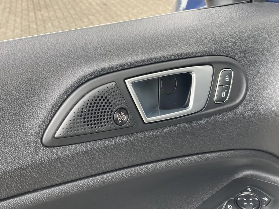 Ford EcoSport 1.0 EcoBoost Titanium Afneembare Trekhaak - Navigatie - Apple Carplay/ Android Auto - B&O Premium Audio