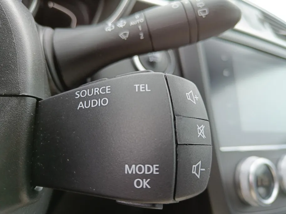 Renault Kadjar 1.3 TCe 140 PK Zen Automaat | Wegklapbare trekhaak | Navigatie | Parkeercamera | Actieprijs van € 18.950 naar € 17.950!