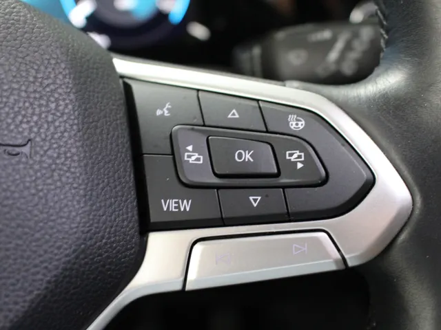 Volkswagen Golf 1.0 TSI Life Apple Carplay | Android Auto | PDC voor en achter | Cruise control