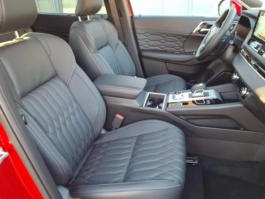 Mitsubishi Outlander PHEV Instyle Nu 5.000,- euro Korting 8 jaar Garantie. m26