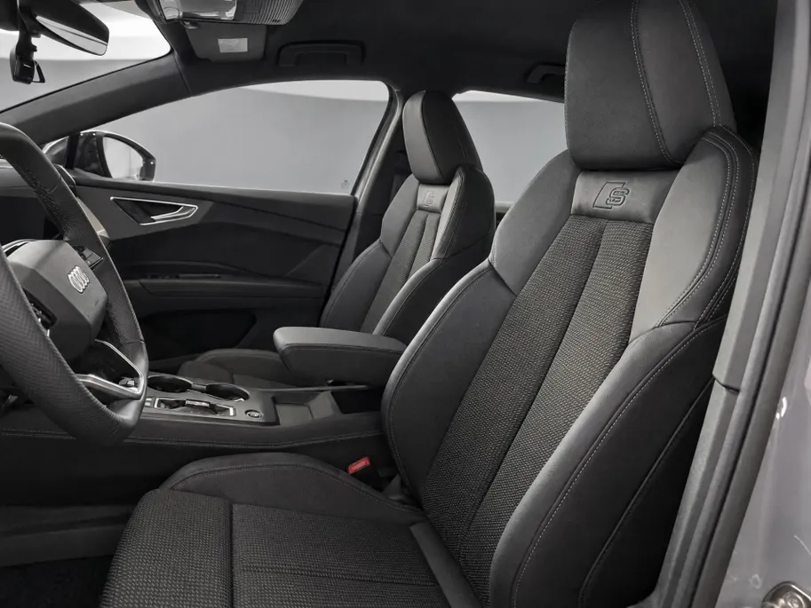 Audi Q4 Q4 S edition 204 PK · Trekhaak elek. wegklapbaar ·  Lendensteunen · Opberg- en bagageruimtepakket