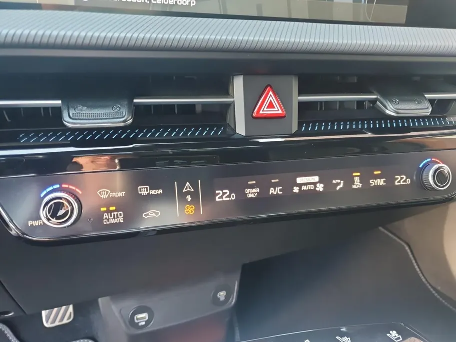 Kia EV6 GT-Line AWD 77.4 kWh | Schuifdak | Rondom Camera | Stoel verwarming en ventilatie | Elektrisch bedienbare voorstoelen | Meridian audio