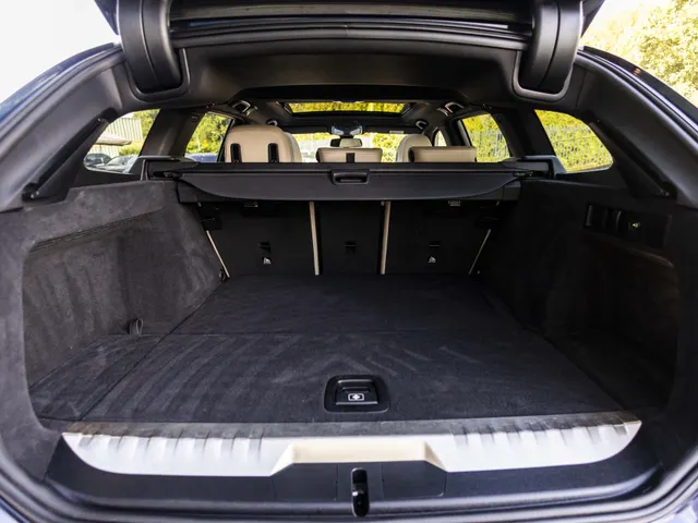 BMW 3 Serie Touring 330e Business Edition Plus M-Pakket  / Pano dak