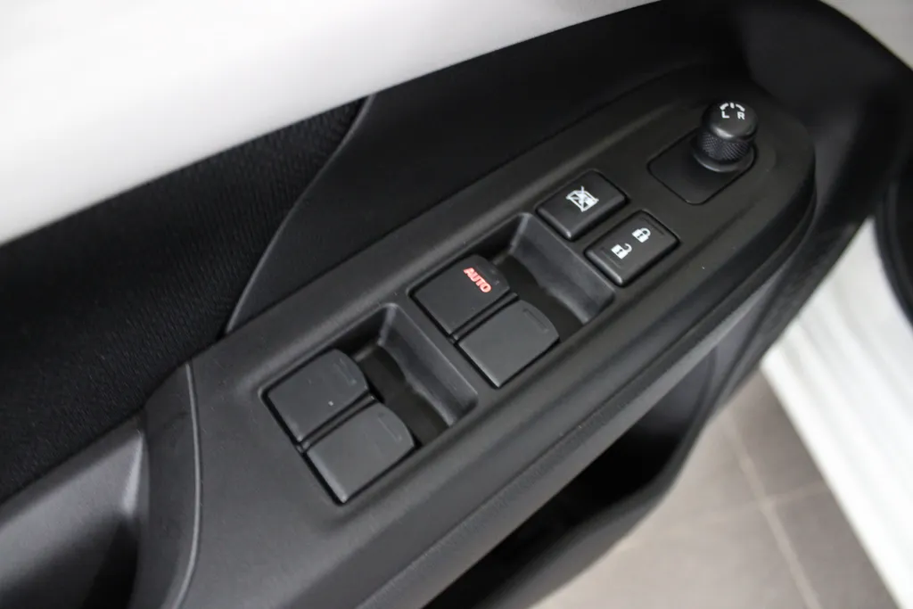 Suzuki Swift 1.2 Comfort Smart Hybrid / Navigatie / Keyless / Camera / 17'' LMV / All season banden /