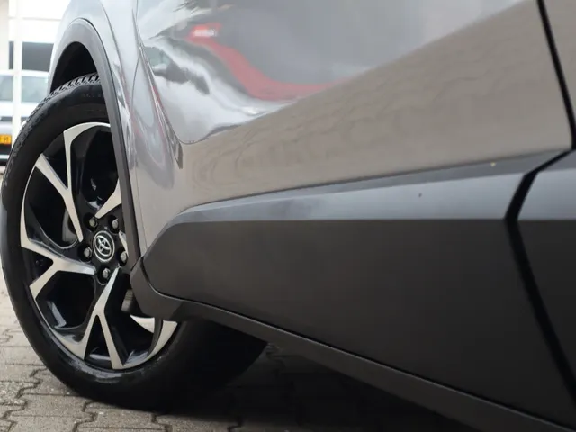 Toyota C-HR 1.8 Hybrid Style Ultimate Blindspot | Stoel en stuurverwarming | All seasons