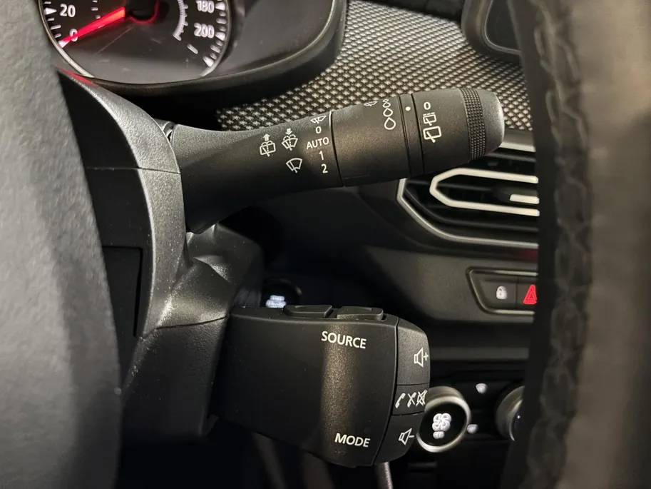 Dacia Sandero 90PK TCe Journey | Camera | Armsteun | Climate Control | Parkeersensoren | Apple CarPlay/Android Auto | Licht & Regen Sensor | Cruise Control | Lichtmetalen Velgen | Full LED |