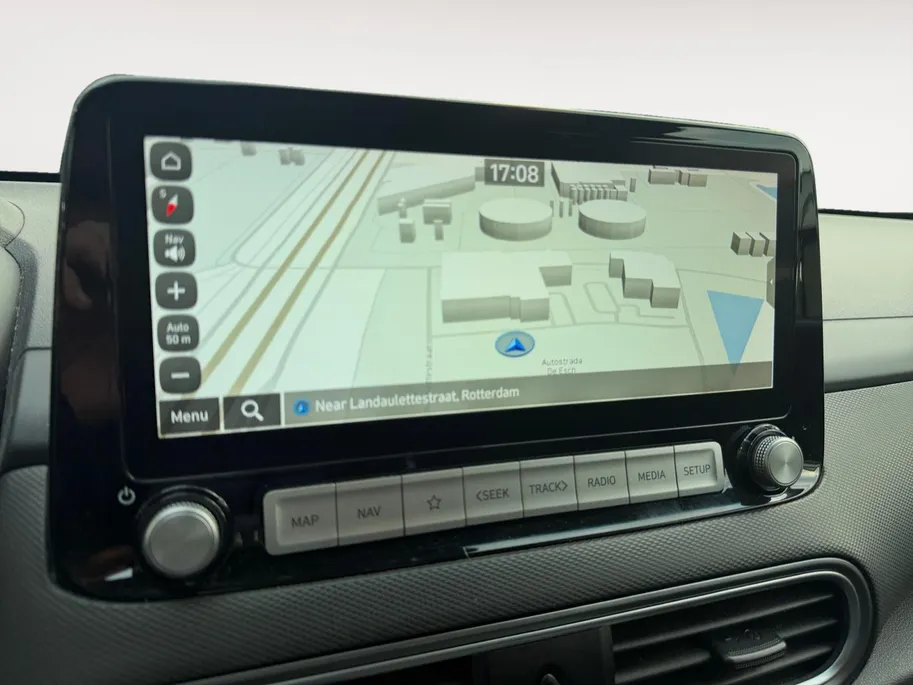 Hyundai Kona EV Fashion 64 kWh | Zeer nette auto | 97,6 % SOH | Navigatie | Head-up display | Achteruitrijcamera | Hoge zit |