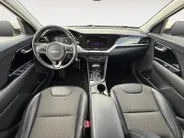 Kia Niro 1.6 GDi Hybrid DynamicLine | *1E EIGENAAR | TREKHAAK | FABRIEKSGARANTIE | APPLE CARPLAY/ ANDROID AUTO | NAVI | CAMERA | LMV | DAB+ | STOF/ LEDER | ETC…