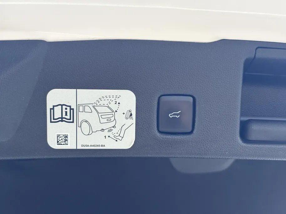 Ford Kuga 1.5 EcoBoost ST-Line X 150PK | PANORAMADAK | TREKHAAK 1800 kg | APPLE CAR PLAY - ANDROID AUTO | ADAPTIEVE CRUISE CONTROL