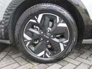 Kia Niro EV Edition Advanced 64.8 kWh | Stuur-/stoelverwarming | Elektr. stoelverstelling | Camera | Cruise adapt. | 17'LM | Clima | 17% bijtelling |
