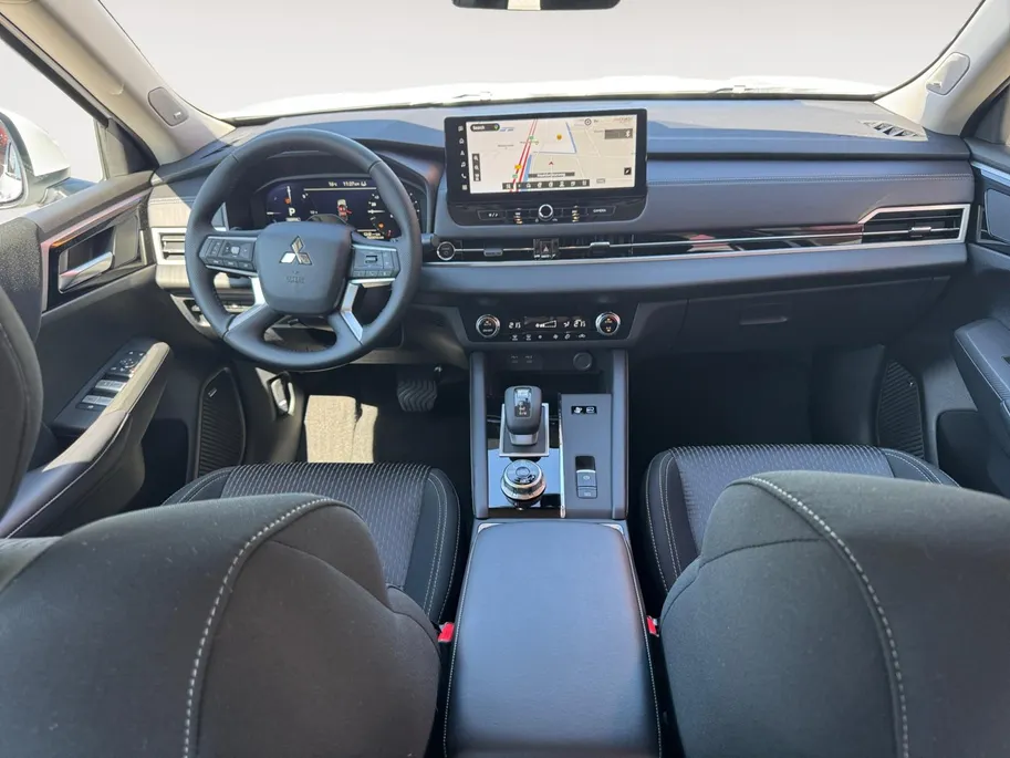 Mitsubishi Outlander 2.4 PHEV Pure | Showroomvoorraad model met 5.000 euro korting bij levering voor 30-6-2026  |Navigatie | Airco/ECC | L.M.Velgen | 8 jaar garantie