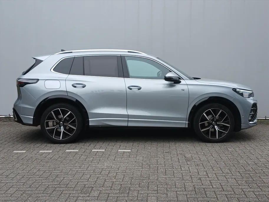 Volkswagen Tiguan 1.5 eTSI 150pk DSG-7 R-Line Business + Elekt. Trekhaak Wegklapbaar / Origineel Nederlands /