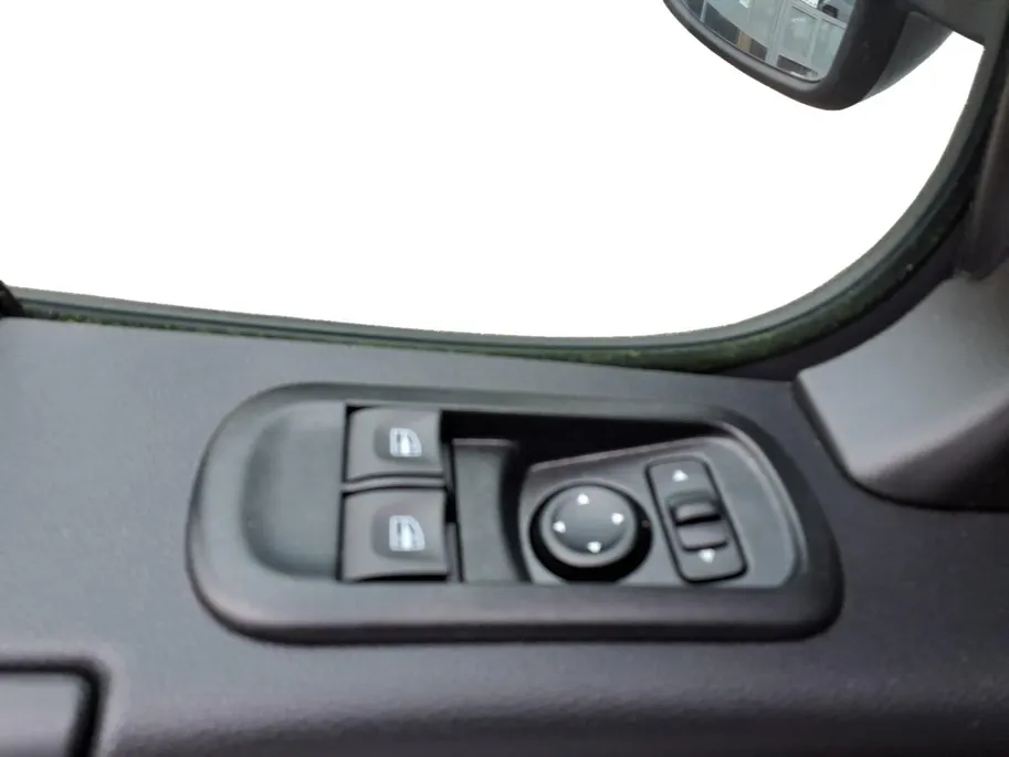 Renault Master T33 2.3 dCi 135 L2H2 Work Edition Airco | Navigatie | PDC-Camera | Blindspot | 1 jaar Garantie.