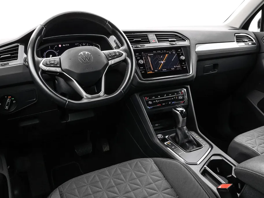 Volkswagen Tiguan 1.4 TSI eHybrid 245pk DSG Life Business · Camera · Inklap. Trekhaak · Stuur- & Stoelverwarming · Parkeerassistent · Apple/Android Car Play ·