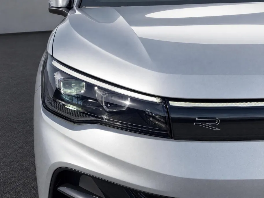 Volkswagen Tiguan 1.5eHybrid 272PK R-Line · Panoramadak · Trekhaak · Camera · Apple/Android Car Play · Garantie t/m 26-06-2030 of 100000km.