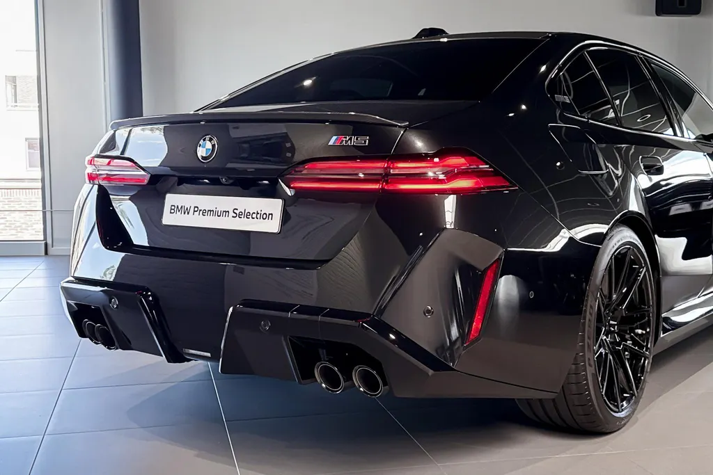 BMW M5 Sedan 