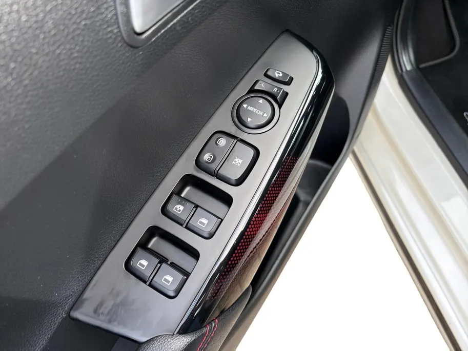 Kia Picanto 1.0 DPi GT-Line | Lederen bekleding | Achteruitrijcamera | Parkeersensoren achter | Navi | Apple/Android Carplay | Climate control | LMV | Cruise control