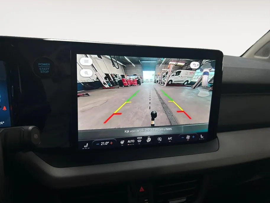 Ford E-Transit Courier Limited 44 kWh 136 pk | DEMO | Adaptive cruise control | Achteruitrij camera | Verdiepte tussenwand | Trekhaak | Navigatie | Direct leverbaar!