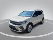 Volkswagen T-Cross 1.0 TSI 115pk DSG Life Edition · Apple/Android Car Play · Navigatie · Dodehoek Detectie · Trekhaak · 17'' Inch · Clima · Stoelverwarming ·