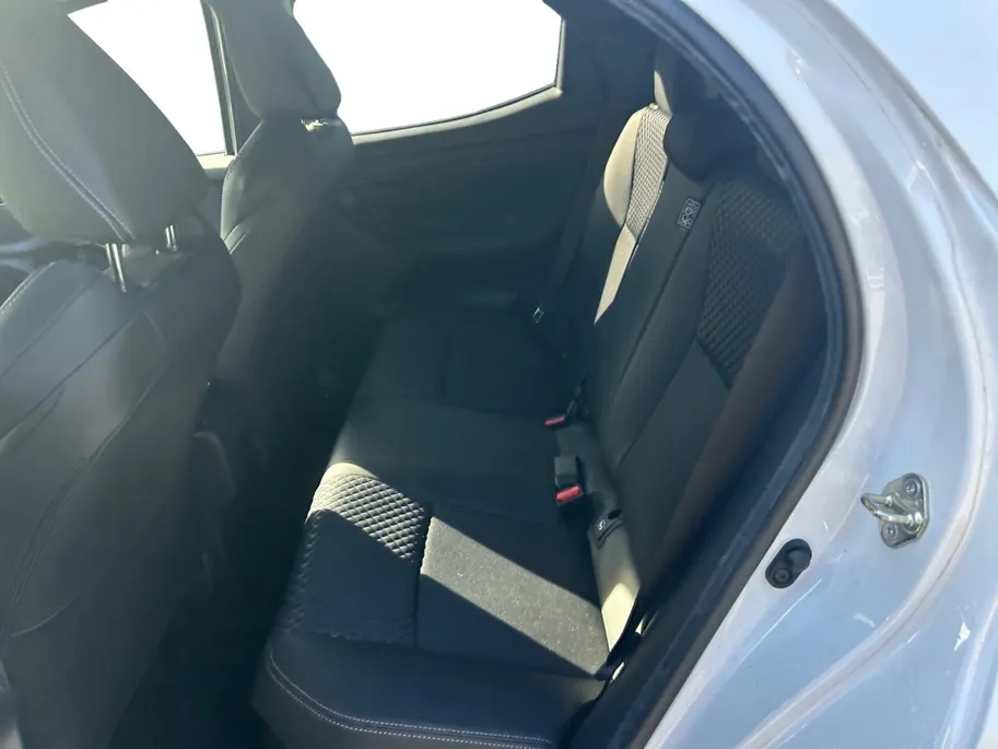 Toyota Yaris 1.5 Hybrid Executive Zeer compleet o.a. Navigatie, Trekhaak etc! Nu incl. 12 maanden garantie!