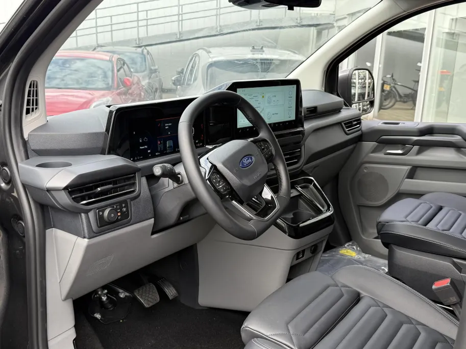 Ford Transit Custom Tourneo Titanium X L1H1   UIT VOORRAAD LEVERBAAR TREKHAAK - CARPLAY - WINTERPACK - 8-Zits