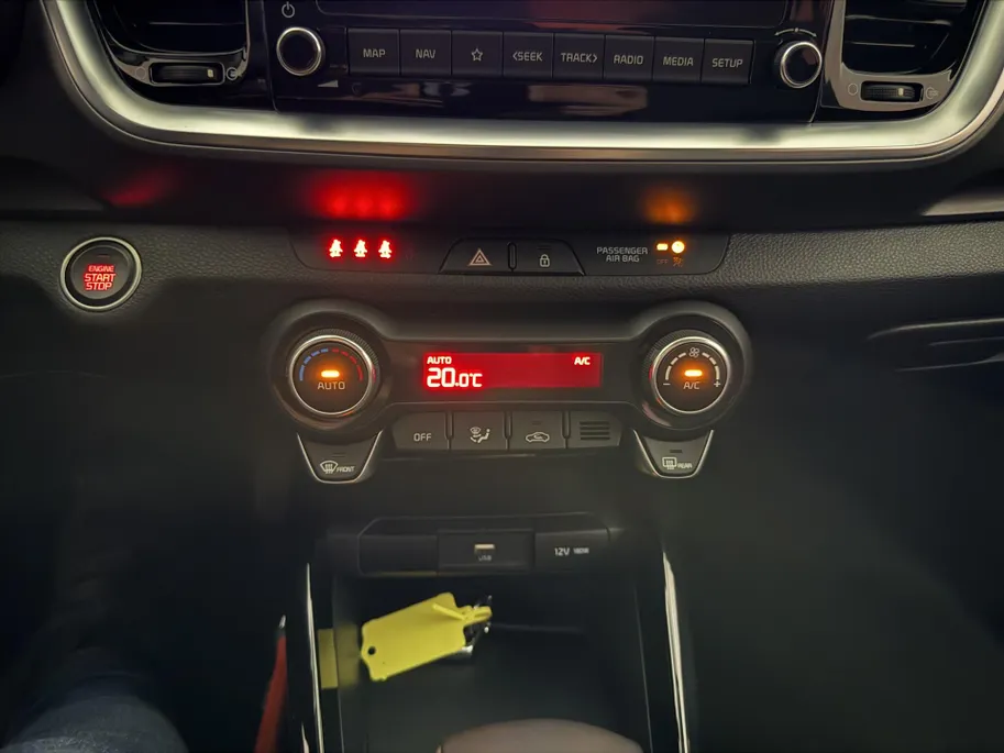 Kia Stonic 1.0 T-GDi 120pk DCT7 DynamicPlusLine | All-Seasonbanden | Apple Carplay/Android Auto