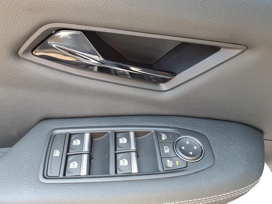 Mitsubishi Eclipse Cross Business Edition 87 kWh Apple Carplay/Android Auto , electronic climate controle , navigatiesysteem , stof/kunstlederen bekleding , voorstoelen verwarmd , warmtepomp.