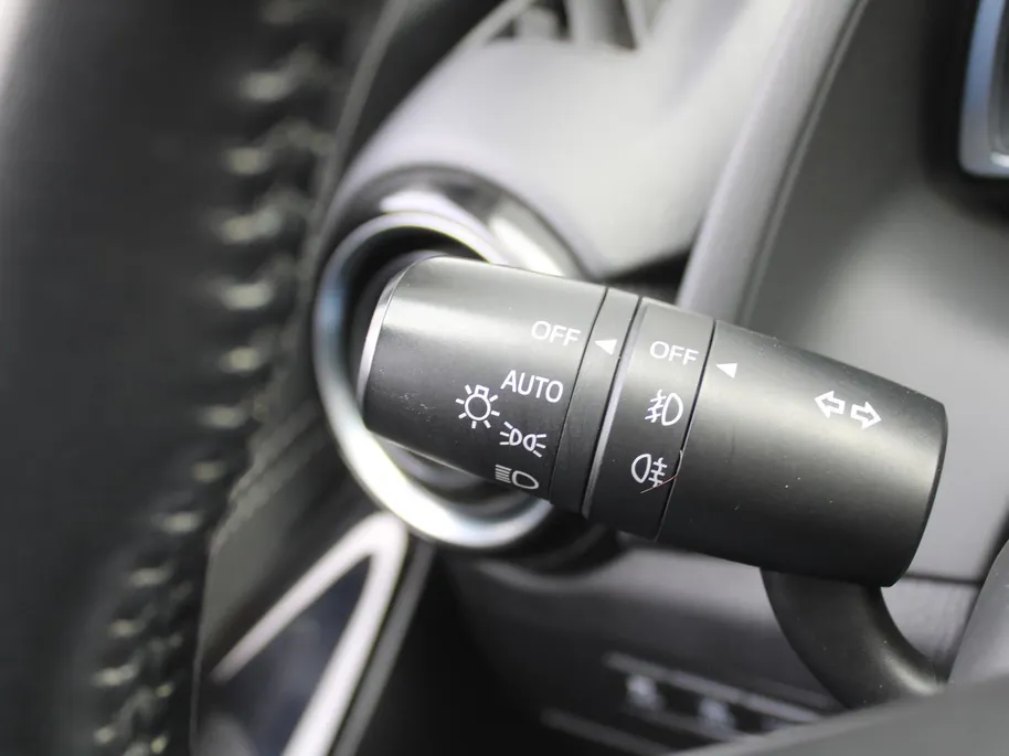 Mazda 2 1.5 Skyactiv-G GT-M | Trekhaak | Camera | Stoelverwarming | 16' LM | Navi | Cruise | Clima | Dodehoek detectie | LED | HUD |