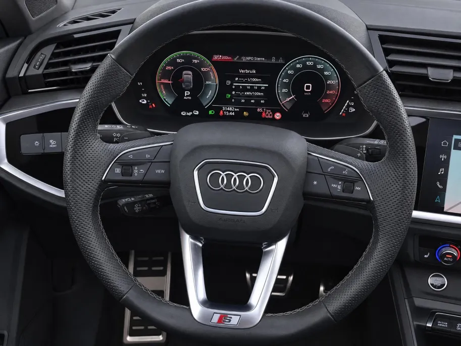 Audi Q3 Sportback 45 TFSIe 180kW/245PK S Line · Panoramadak · Trekhaak · Camera · Stoelverwarming · Apple/Android Car Play · Adaptive Cruise Control ·  Drive select ·