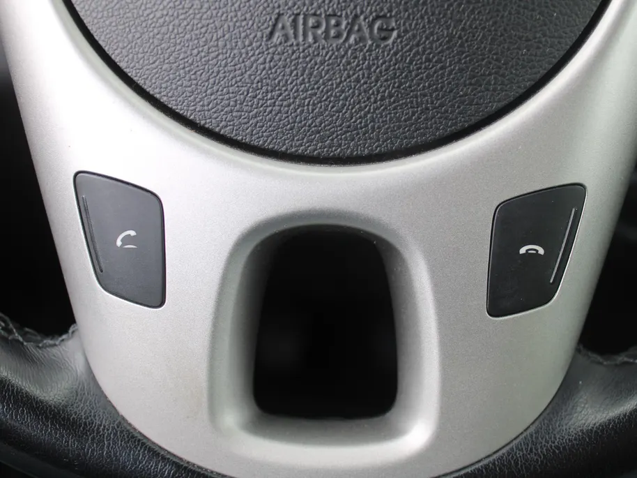 Kia Venga 1.4 CVVT First Edition | 16' LM | Trekhaak | Navi | Airco | Cruise | Camera | PDC | All seasons |