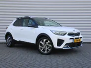 Kia Stonic 1.0 T-GDi MHEV GT-Line | Trekhaak | Stuur-/stoelverwarming | Camera | Clima | Cruise | 17" LM | Navi | Apple Carplay/Android Auto |