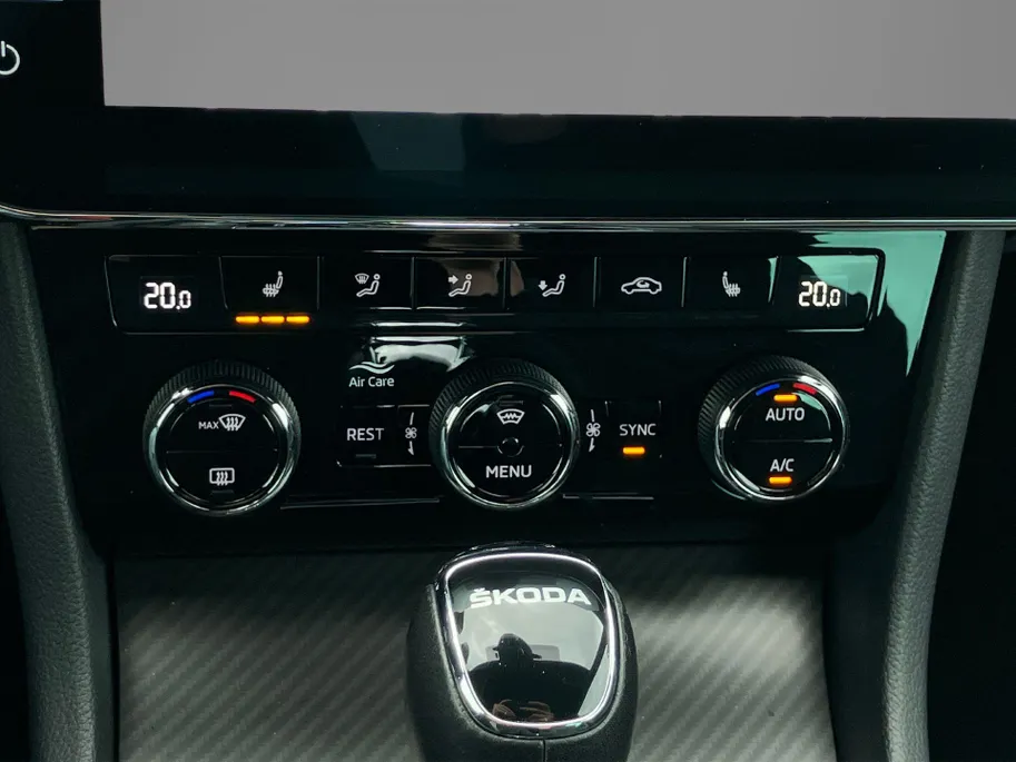 Škoda Superb Combi 1.4TSI 160kW/218PK iV Sportline DSG · Panoramadak · Trekhaak · 360°Camera + Parkeersensoren · Apple/Android Car Play ·