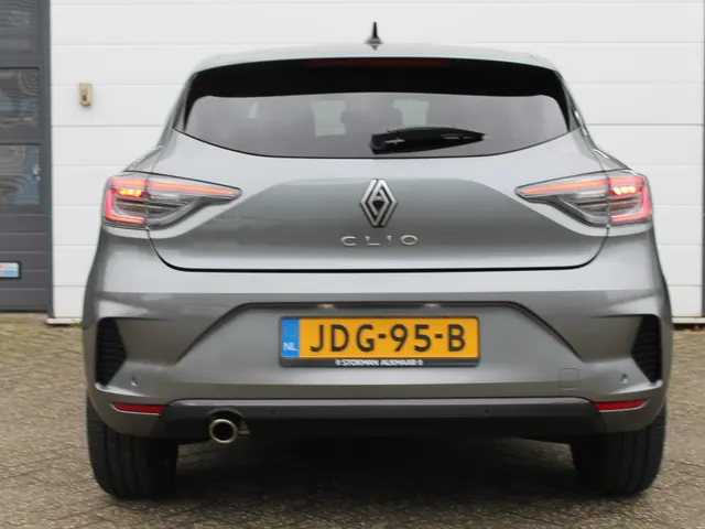 Renault Clio 1.0 TCe 90 PK GPF Techno | Groot scherm | extra garantie t/m 08-28-60K | ECC | LM Velgen | Navigatie | Camera achter | Knappe Clio |