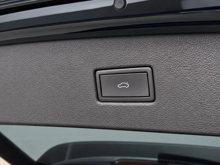 Volkswagen Tiguan 1.4 TSI eHybrid R-Line Business+ · Panoramadak · Trekhaak · 360°Camera · Apple/Android Car Play