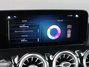 Mercedes-Benz GLA 200 Business Solution AMG l Trekhaak l Keyless l Panoramadak l Ambiente lichtpakket