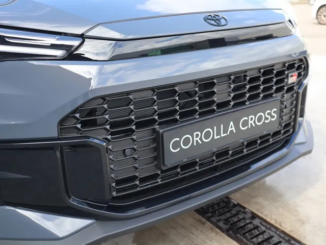 Toyota Corolla Cross Hybrid 180 GR Sport | Stoel/Stuur Verwarming | Blindspot