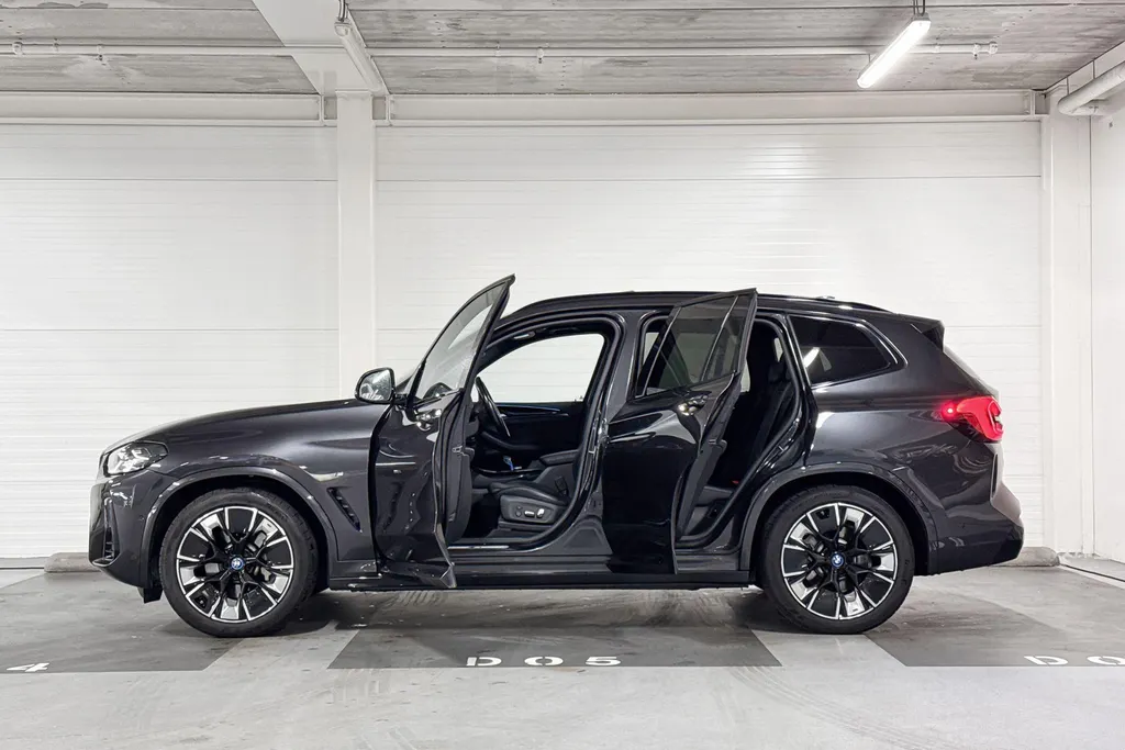 BMW iX3 High Executive