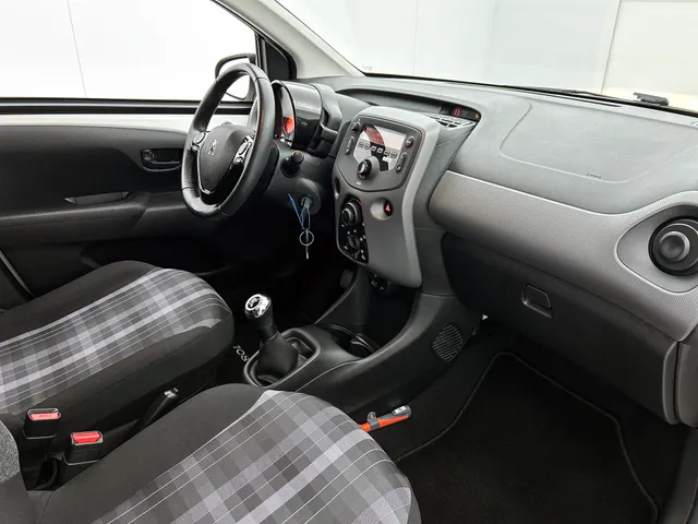Peugeot 108 1.0 e-VTi Active | LM VELGEN | DEALER ONDERHOUDEN | ELEKTR. SPIEGELS + RAMEN | AIRCO | BLUETOOTH