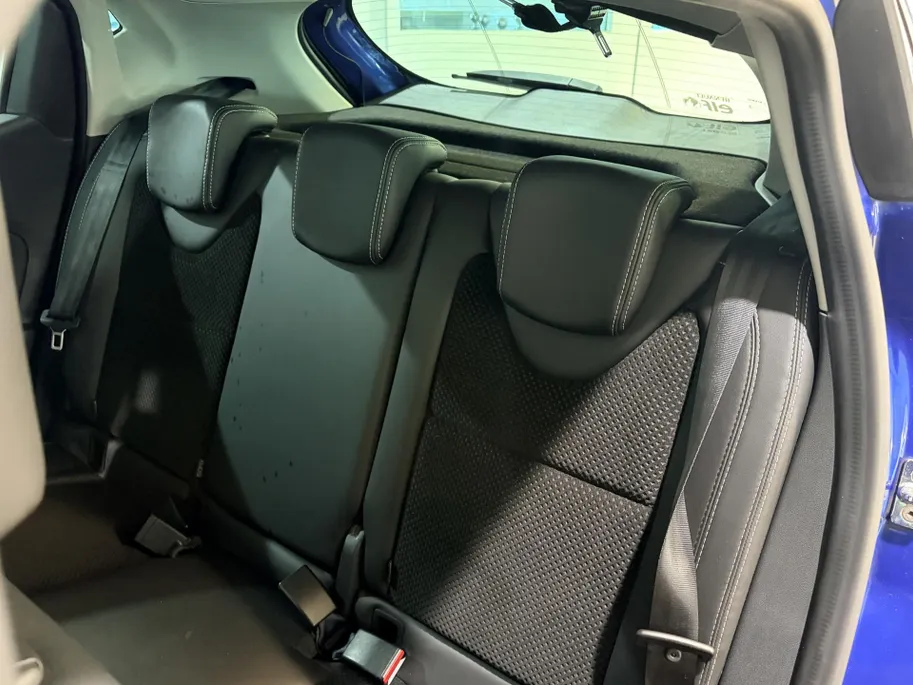 Renault Clio 90PK TCe Intens | Camera | Parkeersensoren | Lichmetalen Velgen | Climate Control | Cruise Control | Licht & Regensenor | Armsteun | Full LED | Keyless Entry |
