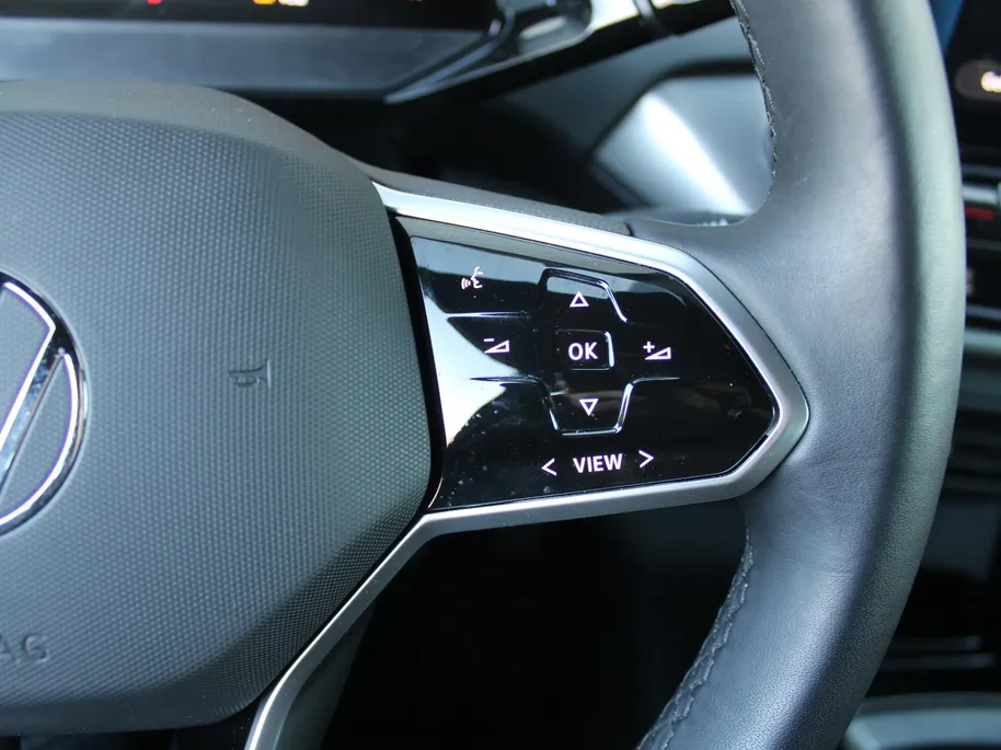 Volkswagen ID.4 Pure 52 kWh | Stuur- / Stoel- / Voorruit Verwarming | Clima | 19' LM | Cruise adapt. | PDC | Navi |