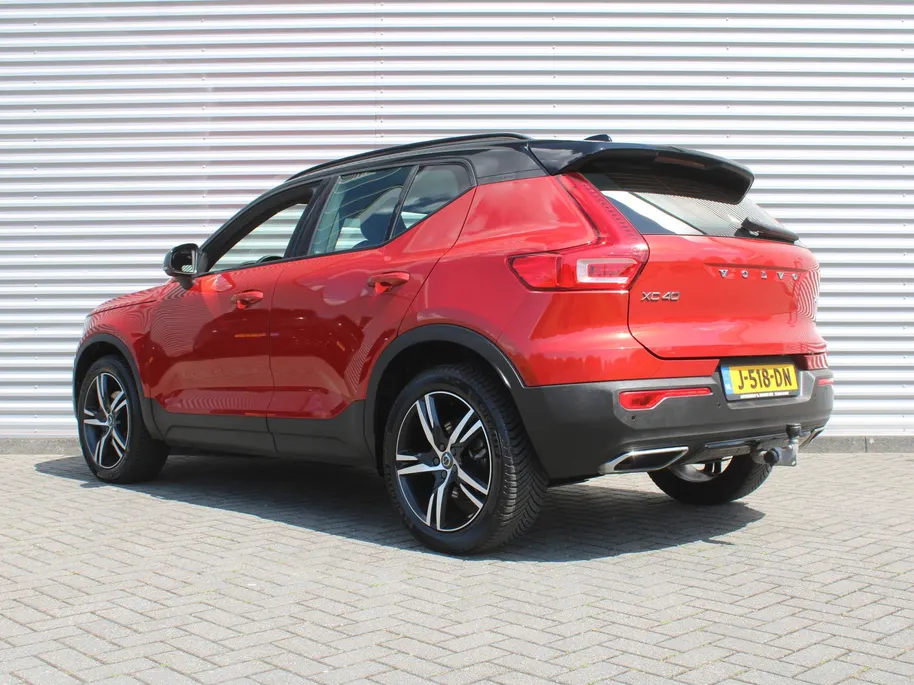 Volvo XC40 2.0 T4 R-Design | Keyless | HK Audio | Adap. Cruise | PDC | Elek. Trekhaak | 19' Velgen | Elek. Kofferklep | Camera | Stoelverwarming |