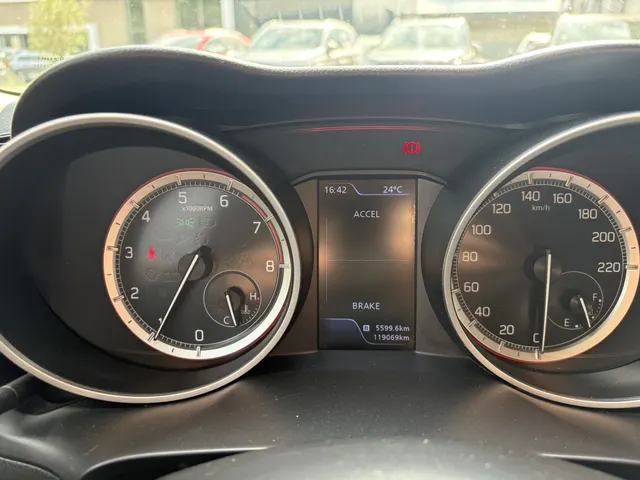 Suzuki Swift 1.0 Stijl Smart Hybrid | Trekhaak | All Seasons