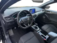 Ford Focus Wagon 1.0 EcoBoost Hybrid ST Line Style | Dealer onderhouden | NL auto | Winter pack | Trekhaak | Navigatie | Apple carplay & Android auto | Parkeersensoren voor en achter | Achteruitrijcamera | Cruise control | Draadloos opladen mobiel | Privacy glas | B