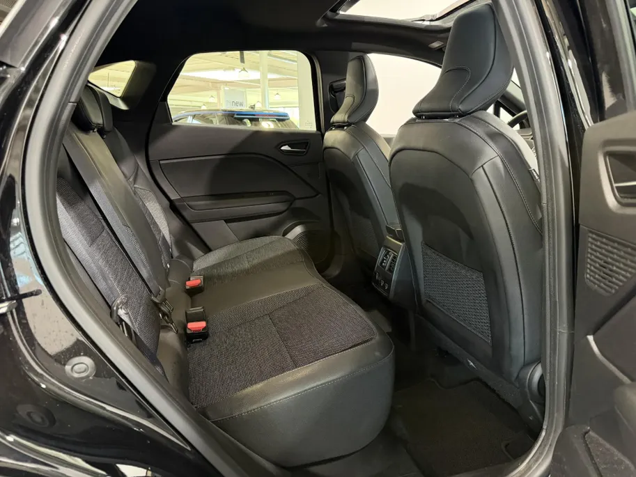 Renault Captur 145PK E-Tech Hybrid SL Rive Gauche Automaat | Schuif/Kantel Dak | Trekhaak | Stoel & Stuurwiel Verwarming | 9,3' Navi | Digital Cockpit | Stoel & Stuurwiel Verwarming | Adaptive Cruise Control |