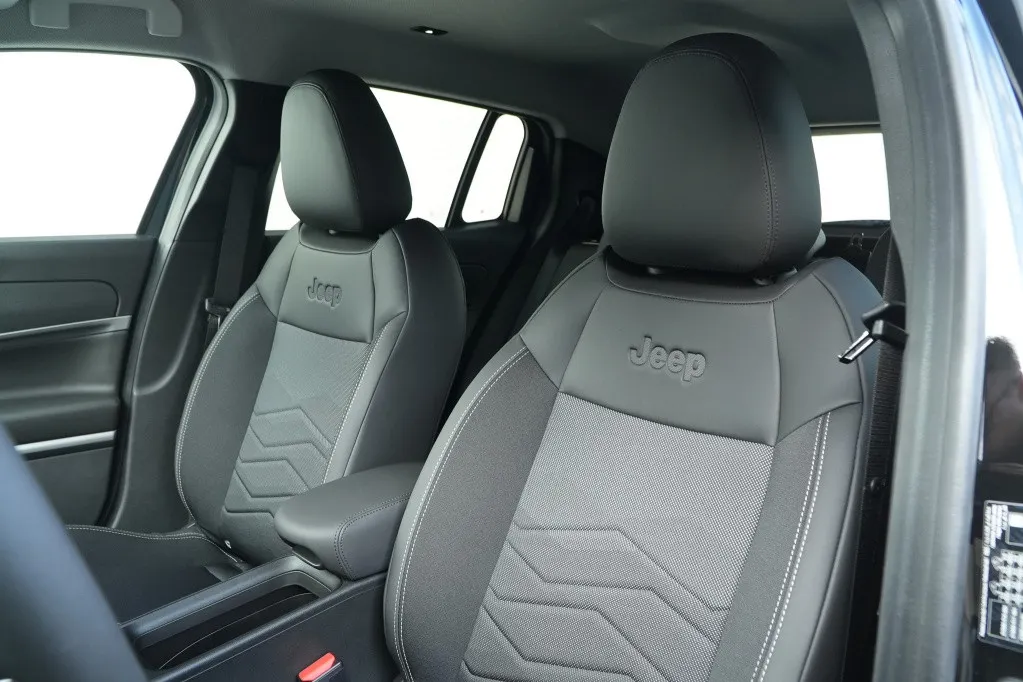 Jeep Avenger 1.2 e-Hybrid Summit | Navi | JBL | Camera | Winter | 18'