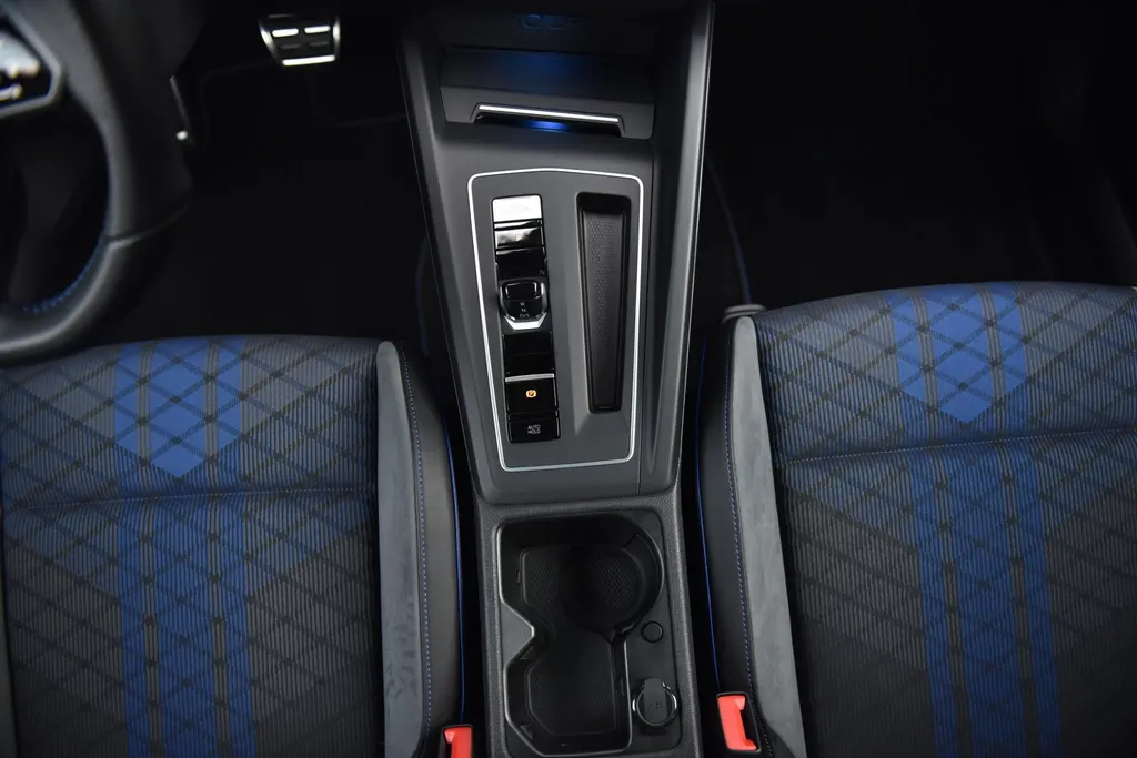 Volkswagen Golf 2.0 TSI R 4MOTION