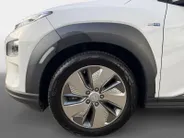 Hyundai Kona EV Limited Sky 64 kWh | Zeer compleet | 99% SOH | Open dak | Lederen bekleding | Trekhaak | Stoel verwarming & koeling | Stuurverwarming |